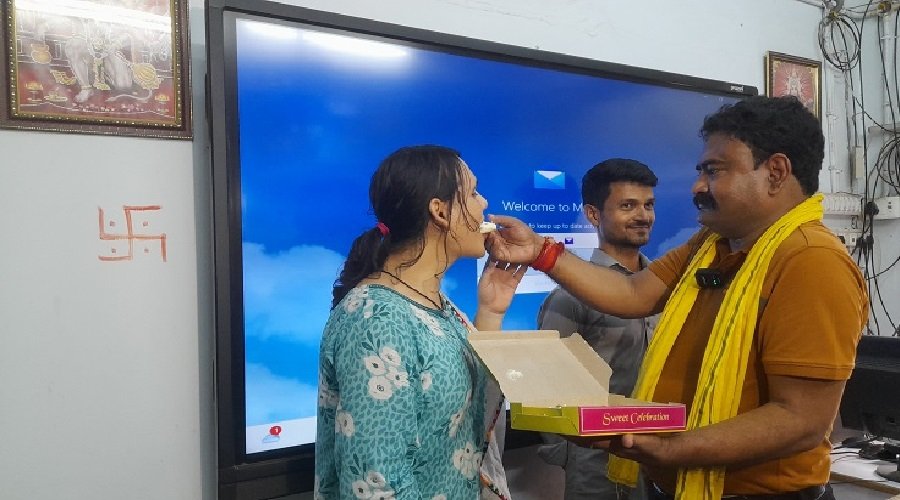 देश की पहली ट्रांसजेंडर दारोगा बनीं मानवी मधु